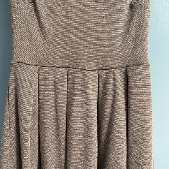 Grey Monteau pleated aline dress - Picture 4 of 5